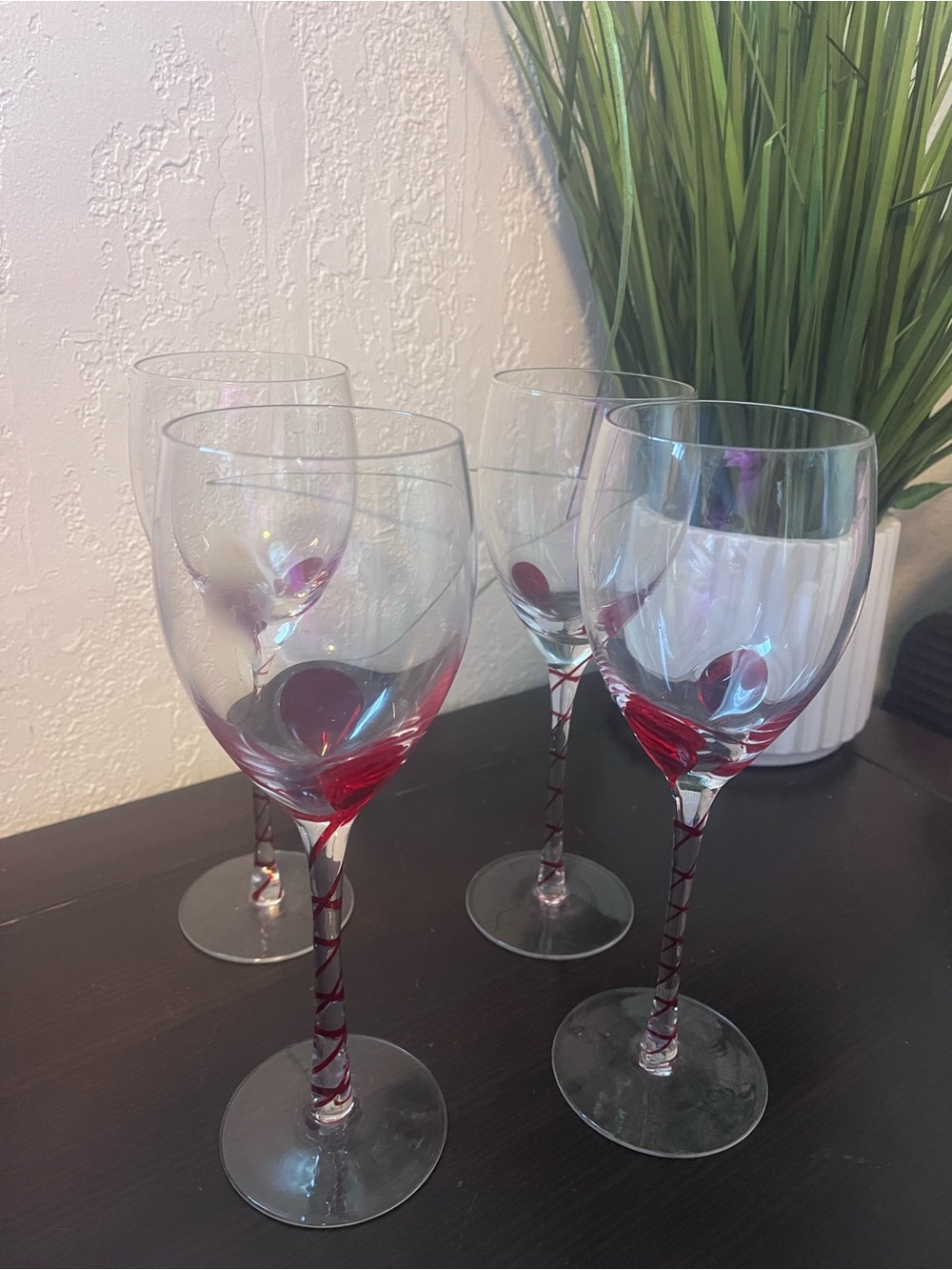 PIER 1 IMPORTS Clear Wine Glasses with Red & Green Stem – Set of 4